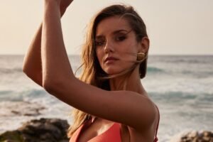 Nicola Cavanis: Karriere, Leben und spannende Fakten über das Modell 2 Wer ist Nicola Cavanis?